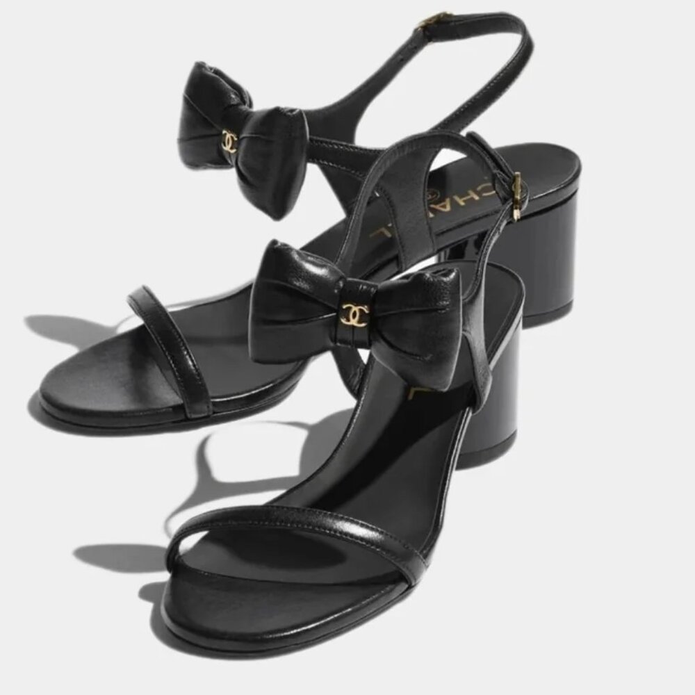 Rare 🔥 Original NWT Chanel Spring Summer black leather bow sandals